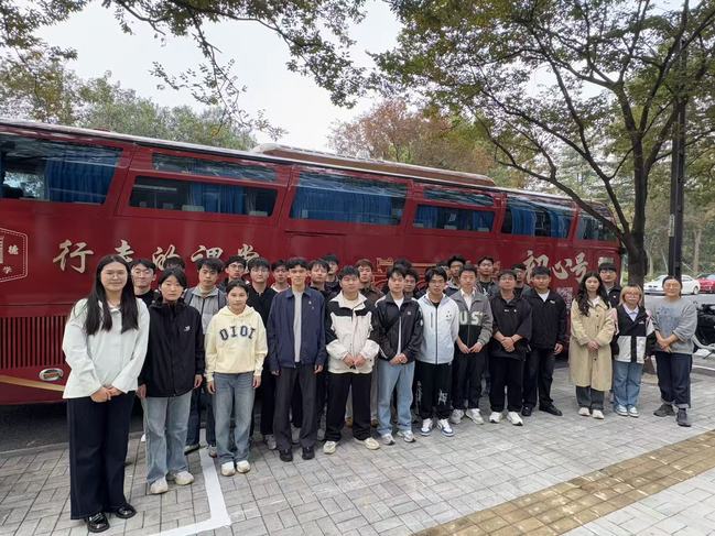 初心巴士映初心，红色足迹铸使命——电气工程学部党委开展研究生新生党员主题党日活动