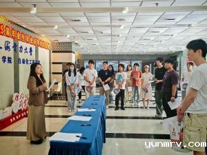 伟德直营平台官网下载组织新发展党员参观中共一大纪念馆 开展新党员入党宣誓仪式