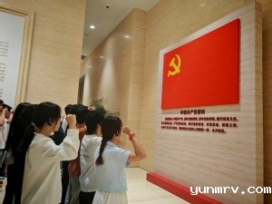 伟德直营平台官网下载组织新发展党员参观中共一大纪念馆 开展新党员入党宣誓仪式