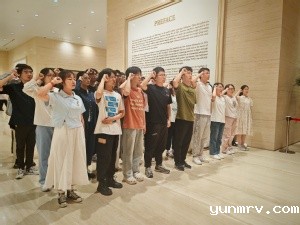 伟德直营平台官网下载组织新发展党员参观中共一大纪念馆 开展新党员入党宣誓仪式